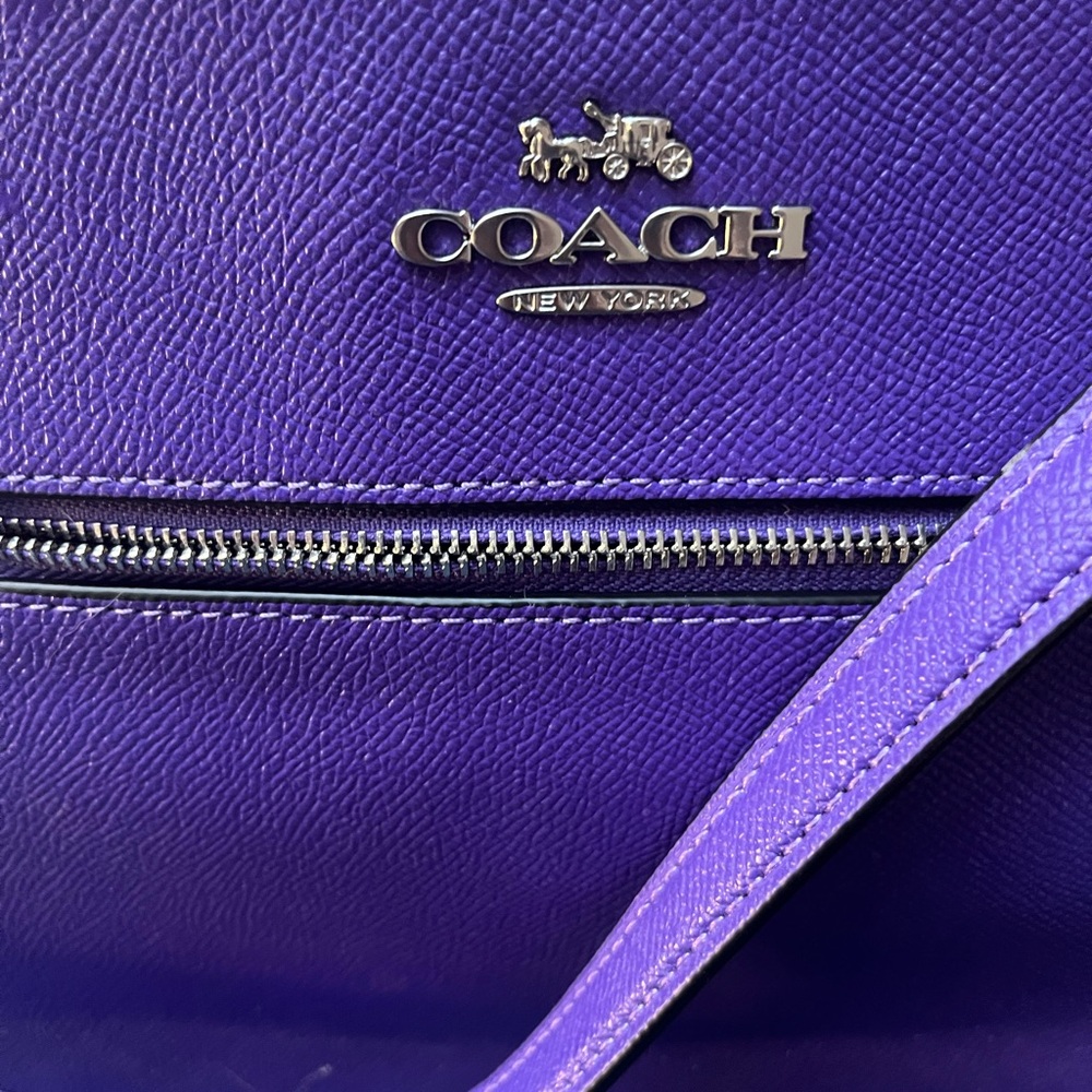 BNWOT Coach Rowan file bag